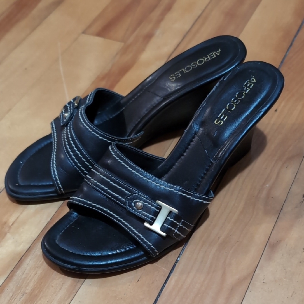 AEROSOLES Black Wedge Sandals Gold Accents 6.5